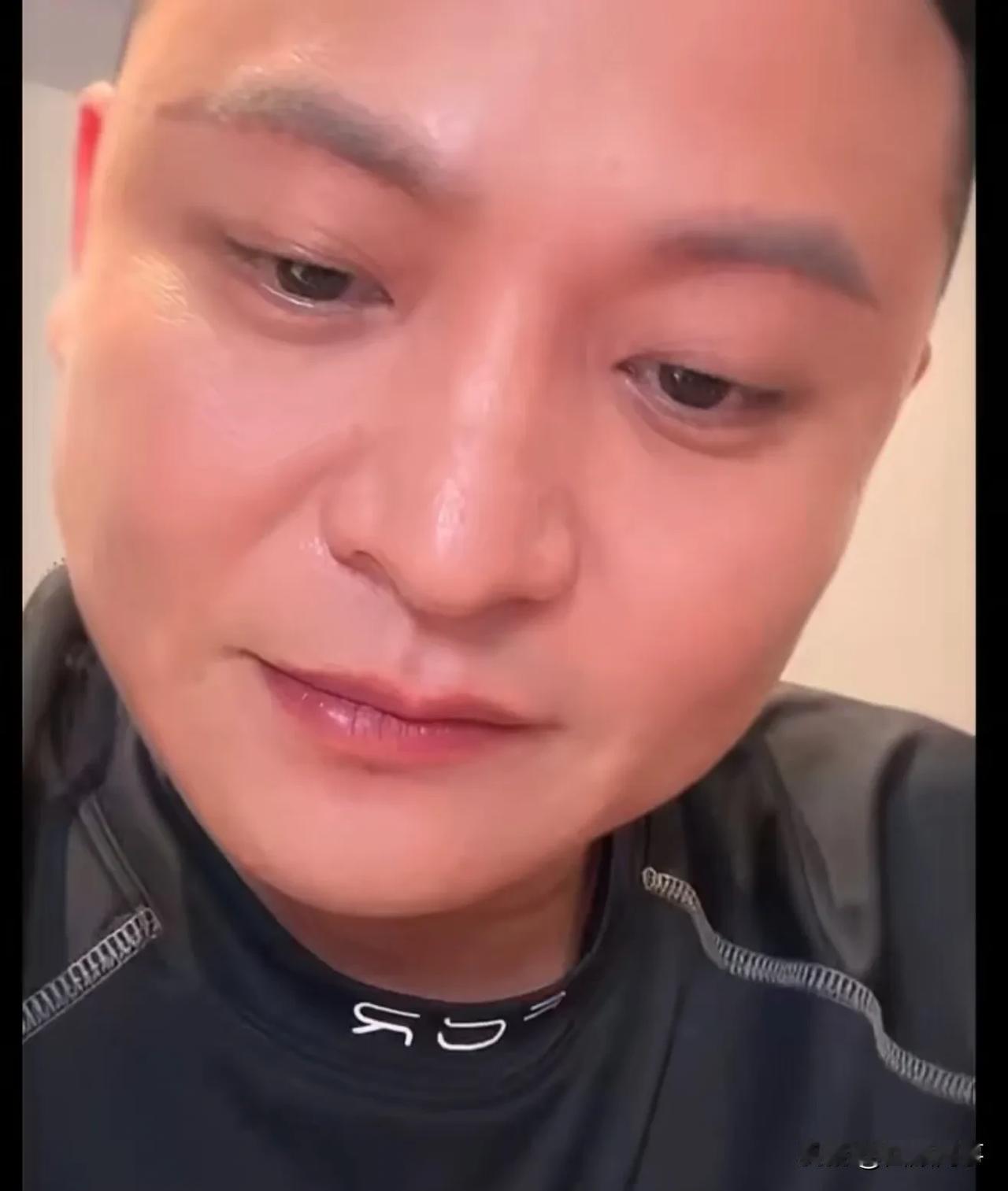 二子爷说驴家大院没热度了再过去，他不好那天第一个站在前面的一定是我和蓝裤衩！！