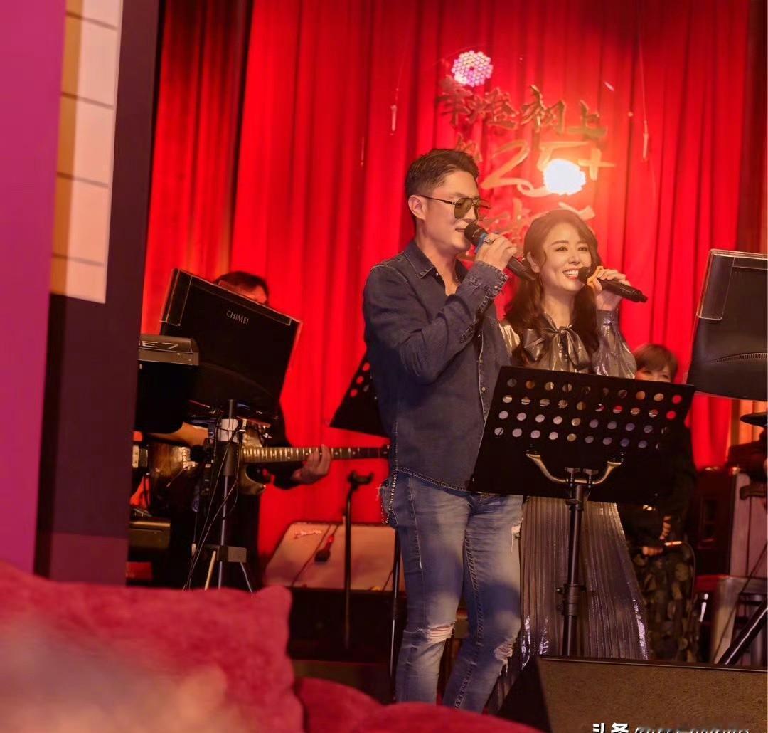 林心如快50岁的消息，像一枚炸弹，在闺蜜群里炸开。她根本没把年龄这回事放在眼里