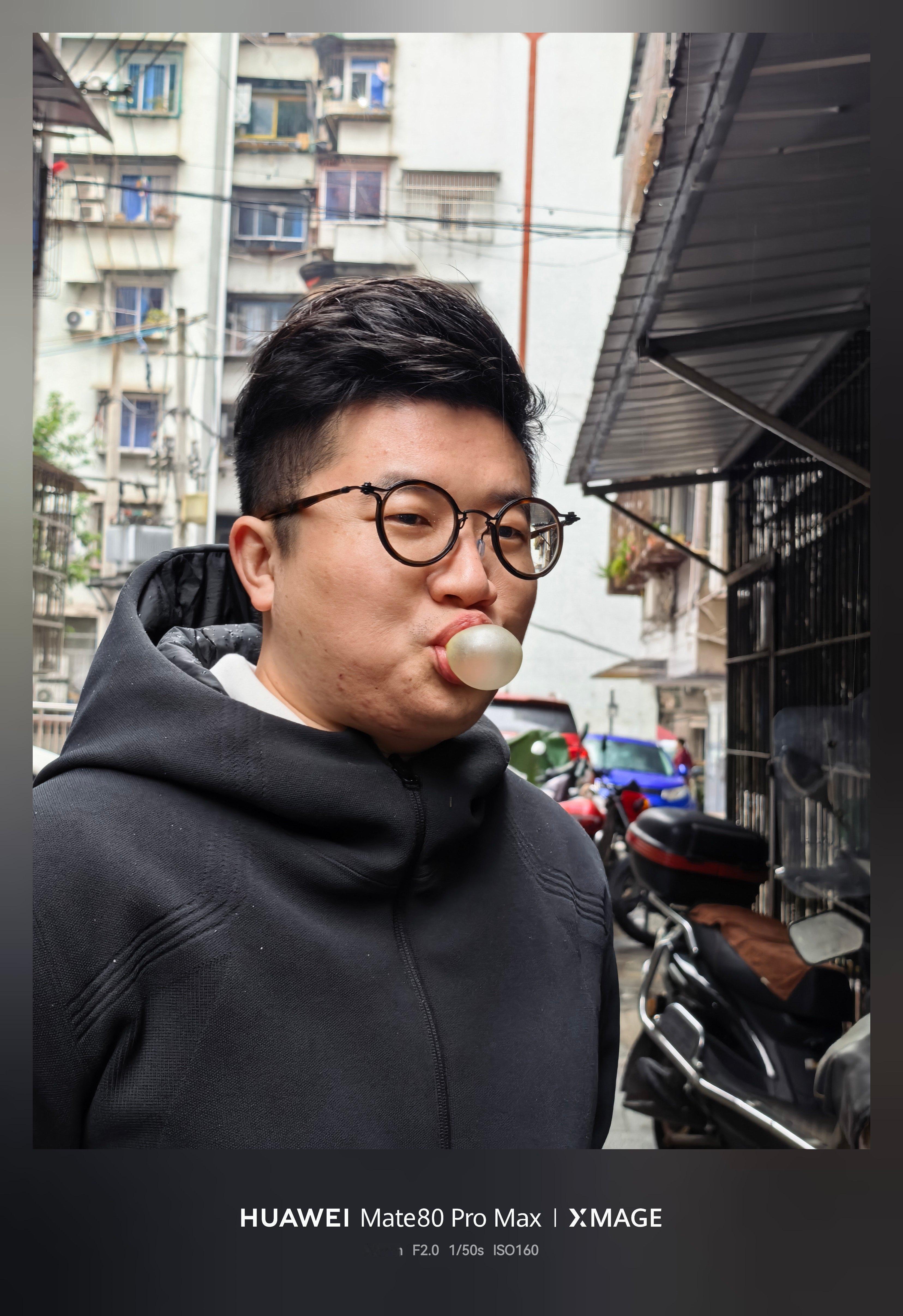 吹泡泡随手拿捏，小孩子不会吹馋哭了