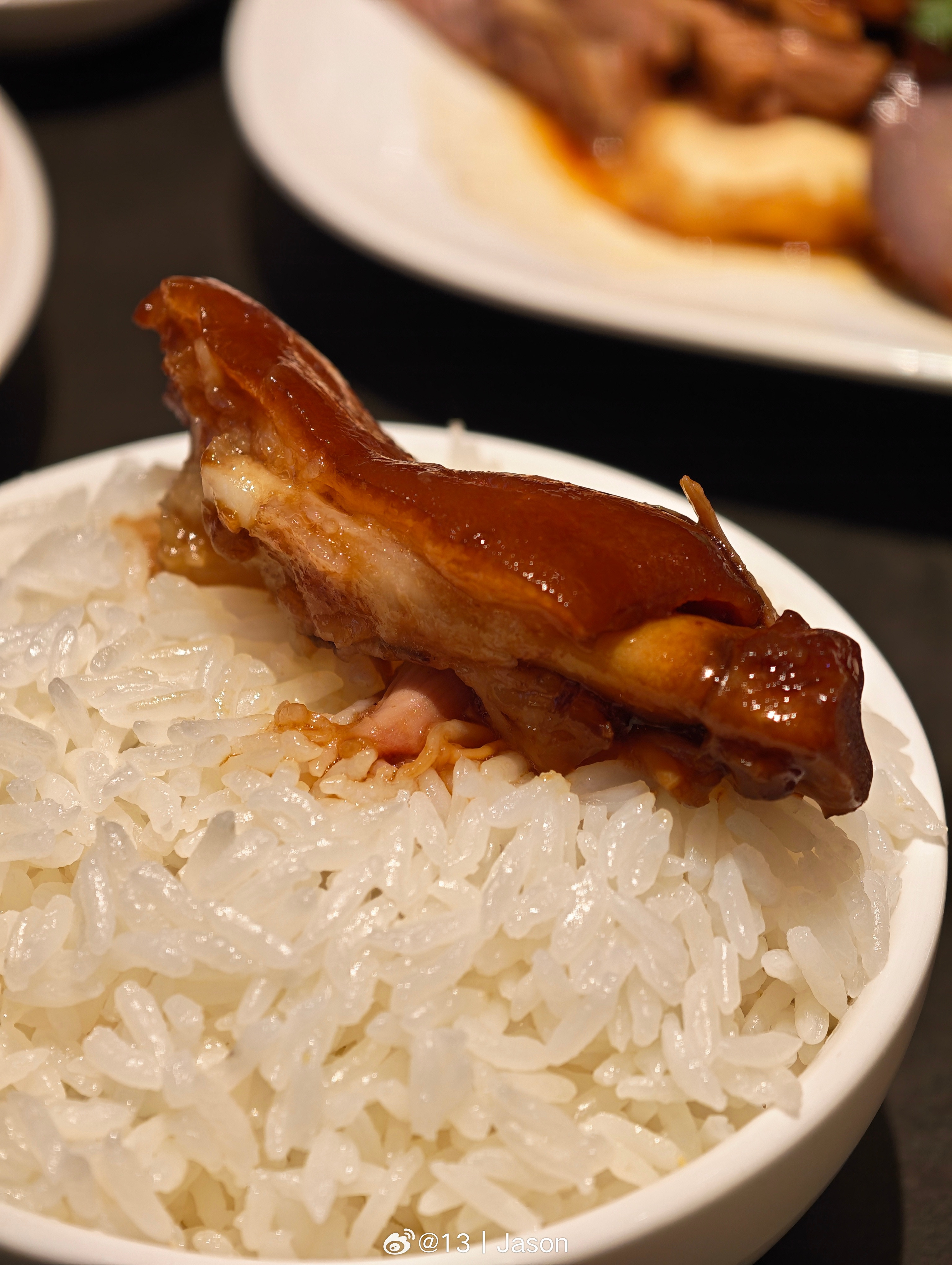 猪脚饭真不错啊，红豆粿也很好吃。来得早，点上了四点金和拼盘。