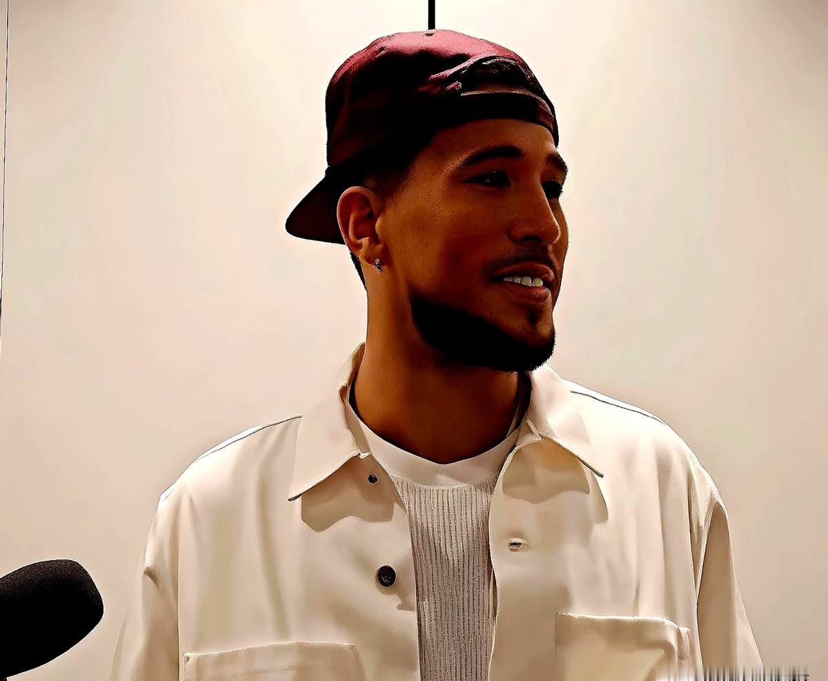 布克真是把杜兰特当兄弟了！杜兰特又因家人缺席比赛，布克还念叨着想和他交手，可杜