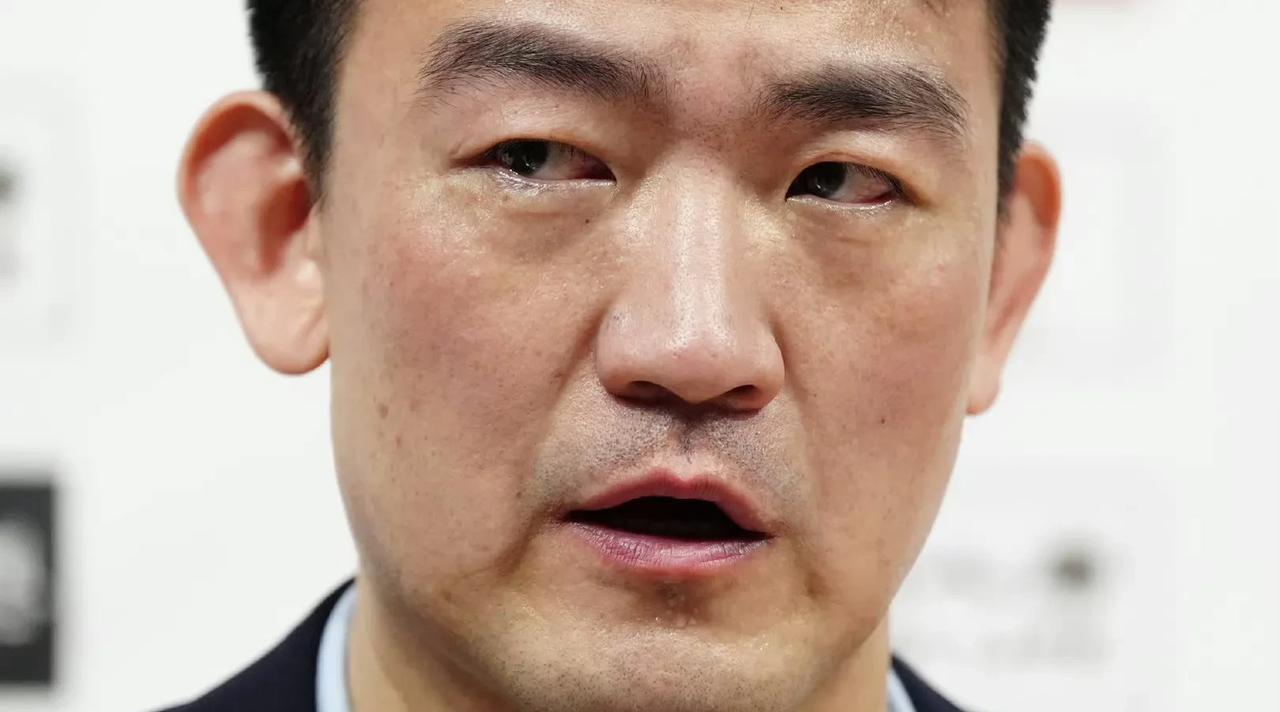 广厦这赛季想明白，让孙铭徽交出球权，找个持球核心型外援布朗，恕我直言不讳，依我看