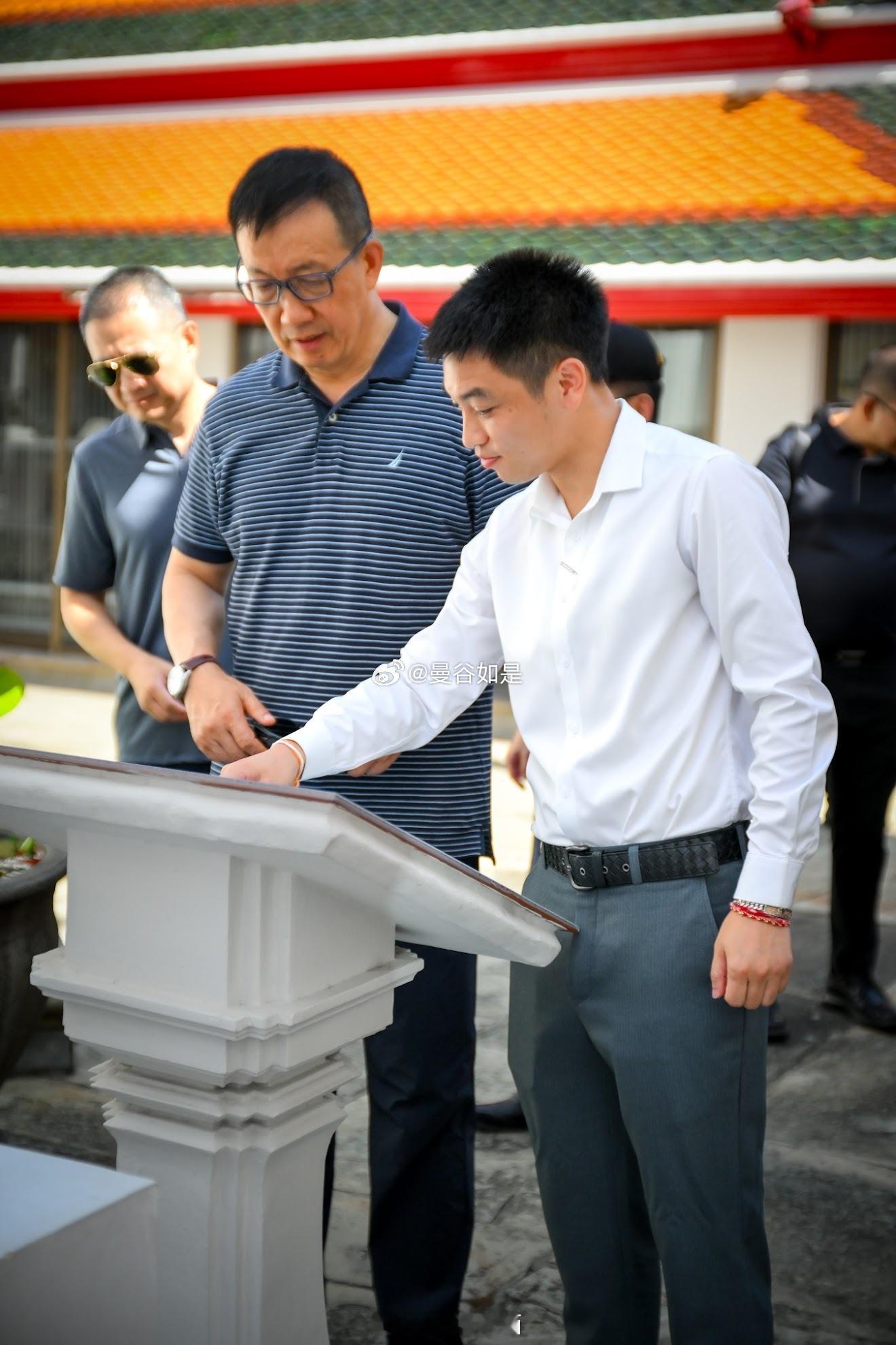 董军2026.07.26在泰国曼谷参观卧佛寺。Cr：