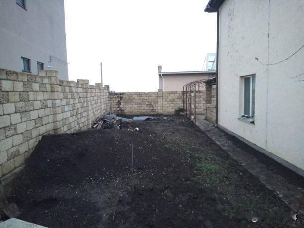 有人在俄罗斯罗斯托夫州首府顿河畔罗斯托夫市一户住宅的庭院中发现了未爆炸的乌军一枚