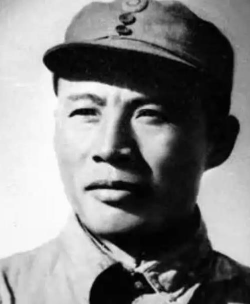 国民党上将韩复榘被枪决后，他的妻子带着孩子颠沛流离，国民党战败后她带着孩子选择留