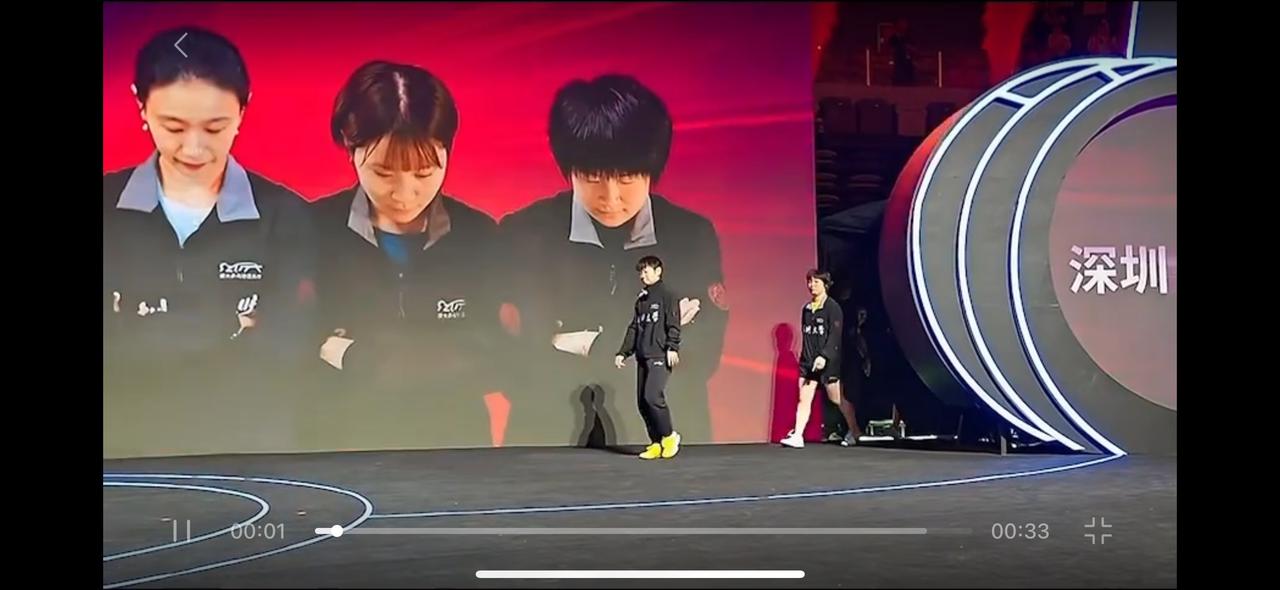 孙颖莎一出场，声音五雷轰顶，全是欢呼声，莎莎太有力量了，啊啊啊啊，这是见到超级粉
