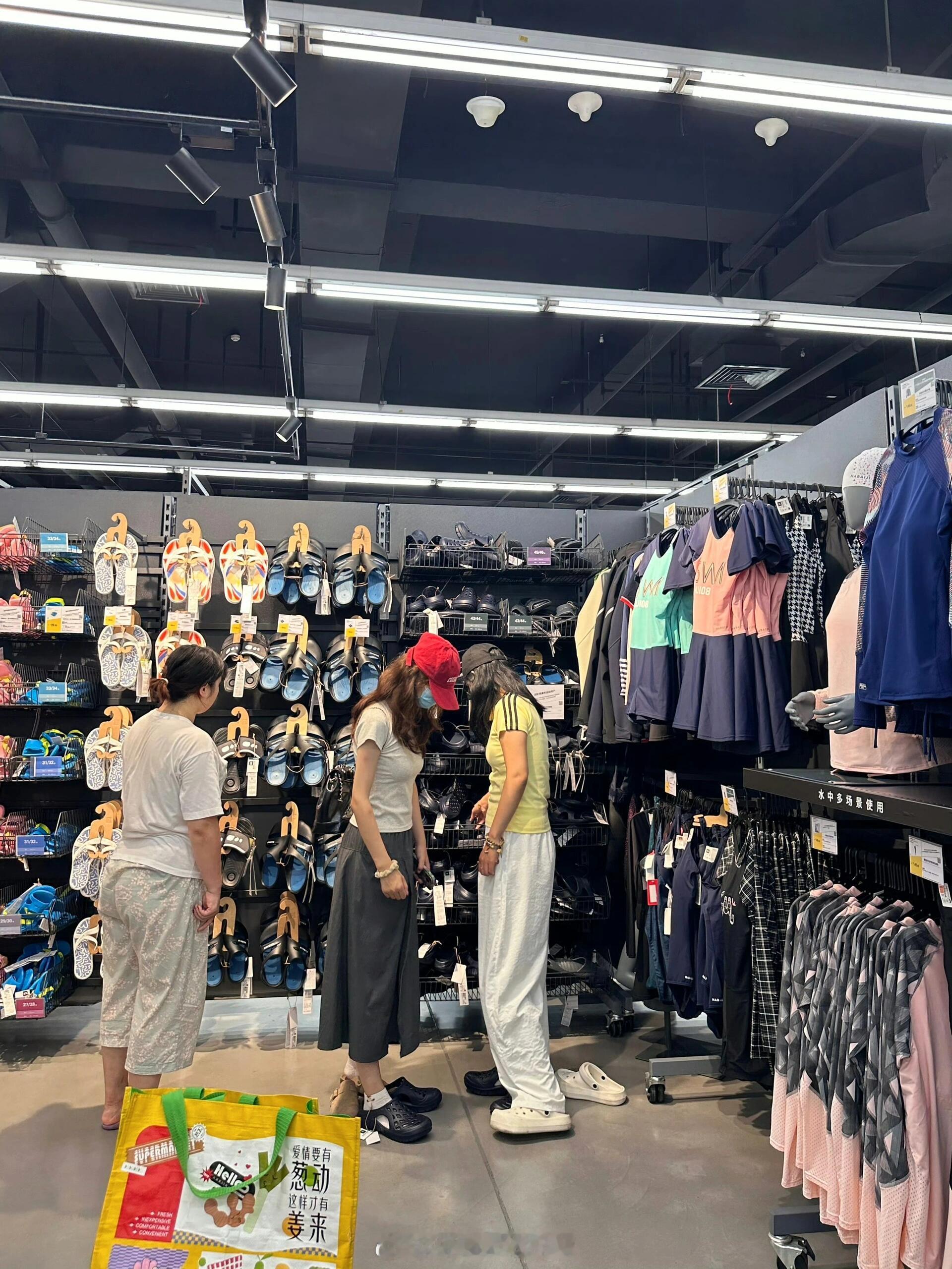 迪卡农看到的！wo'c！！！迪卡农看到的！wo'c！！！姐妹们这条裤裙怎么形容呢