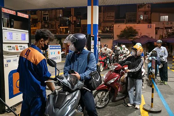 十年罕见贸易逆差, 越南“中国+1”神话还站得住吗?