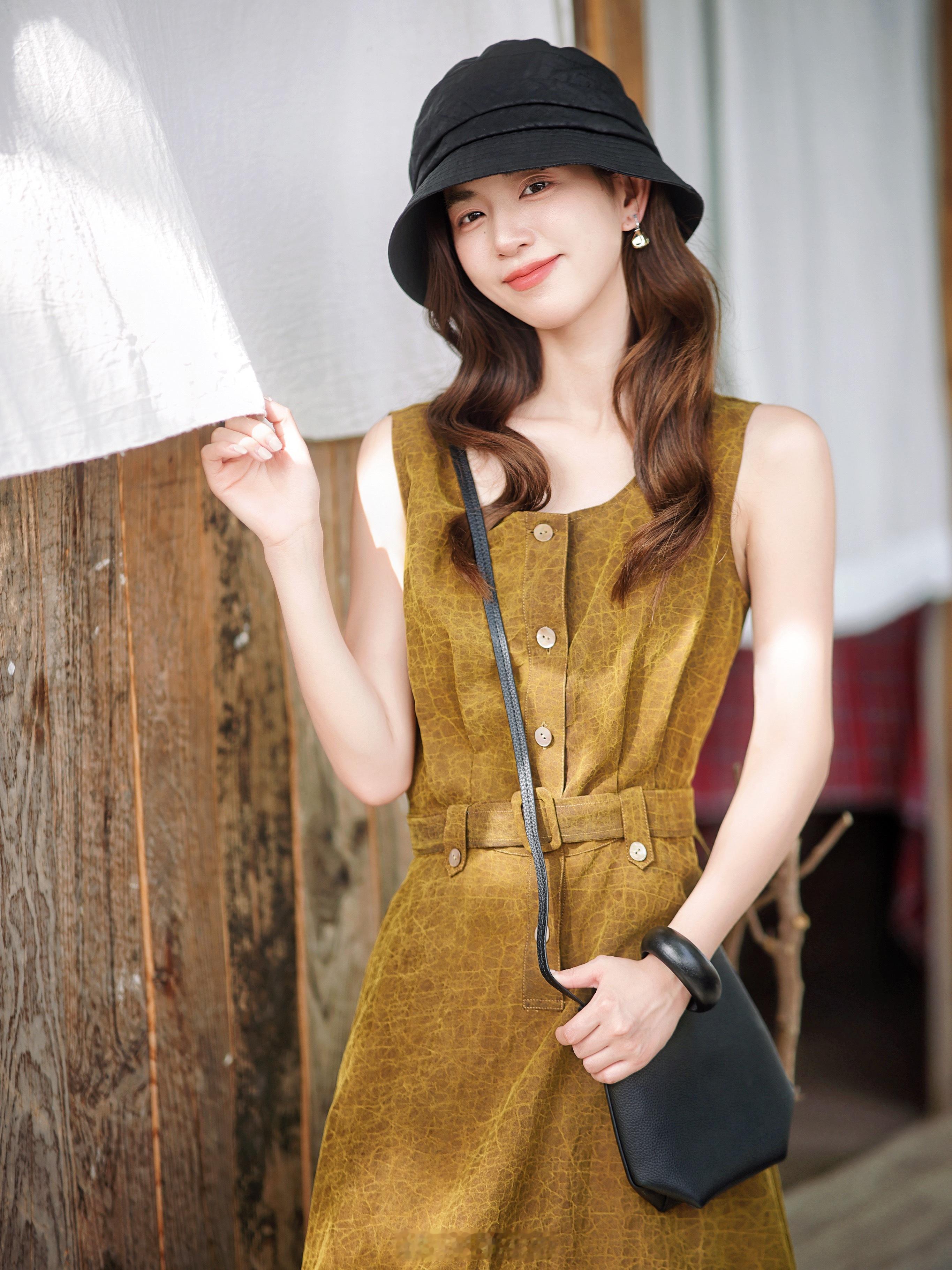 优雅大气又老钱还得是香云纱啊～100真丝/两面两穿宽肩/配腰带连衣裙又蛮日常