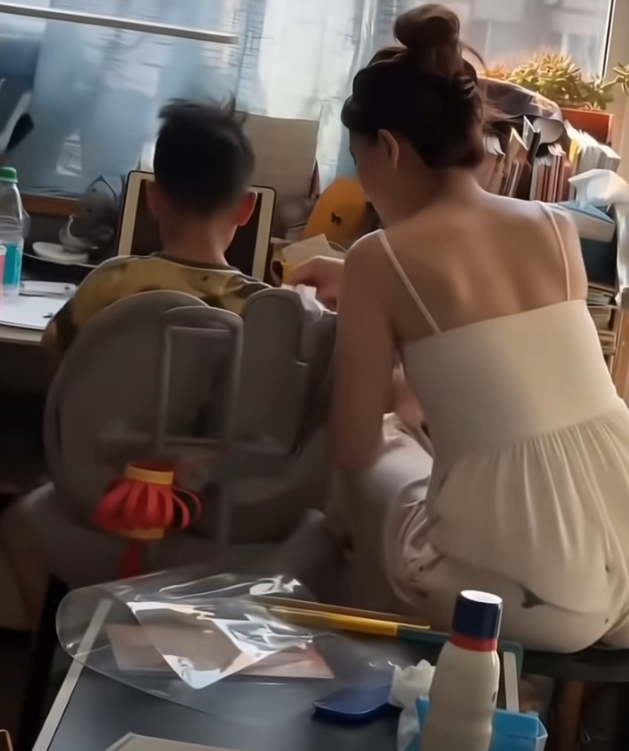爸爸打了儿子三天儿子终于同意请家教了