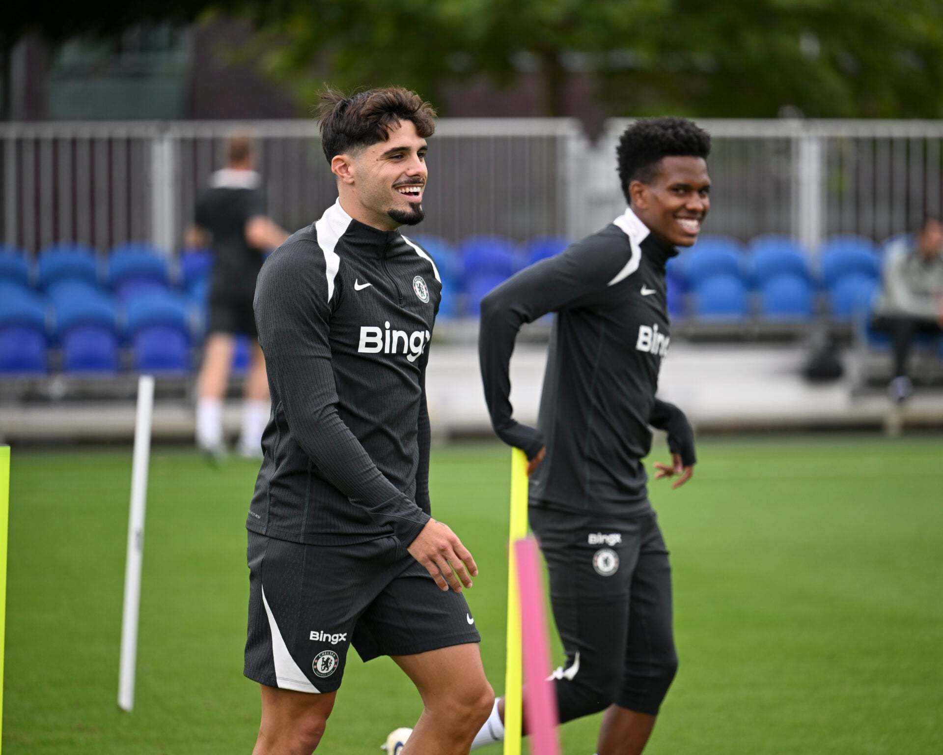 🚨切尔西下赛季将有昆达、埃斯特旺和内托作为右边锋选择。他们可以选择在下一个转会