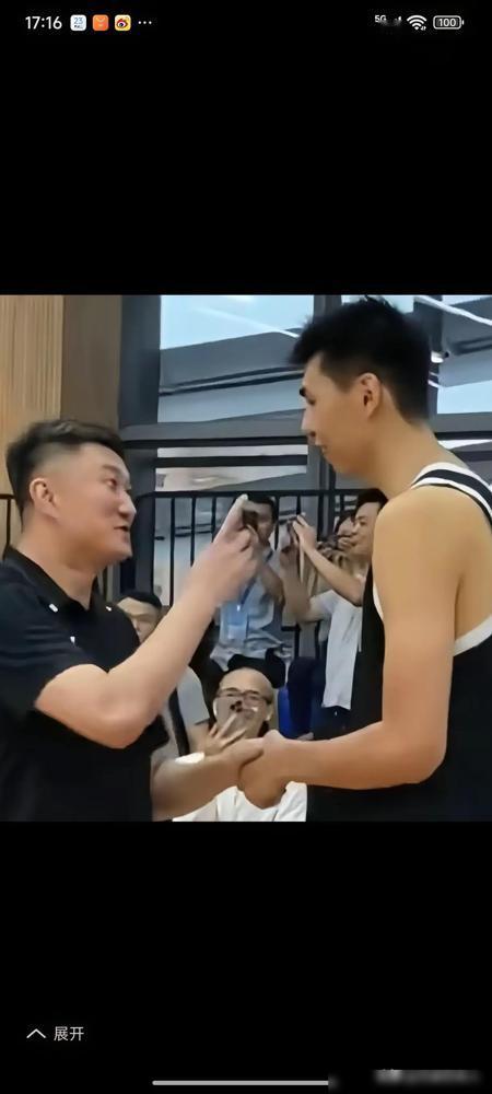 昨天广东二战广州，徐昕依然还是大番薯。这场球徐昕在场上跑了足足27分钟，最后