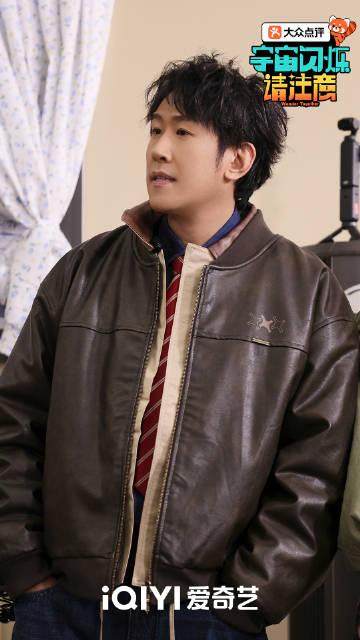 于洋收完黄晓明的红包就变脸。黄子韬吐槽于洋就是个白眼狼，黄晓明就不该给他红包，直