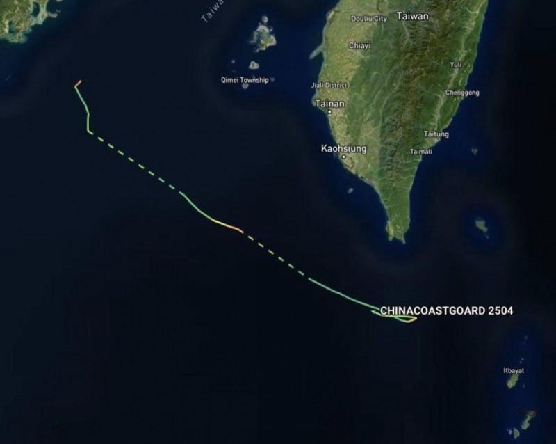 【台媒：大陆万吨海警船通过吕宋海峡】台“自由时报”称，根据AIS纪录，大陆海警船