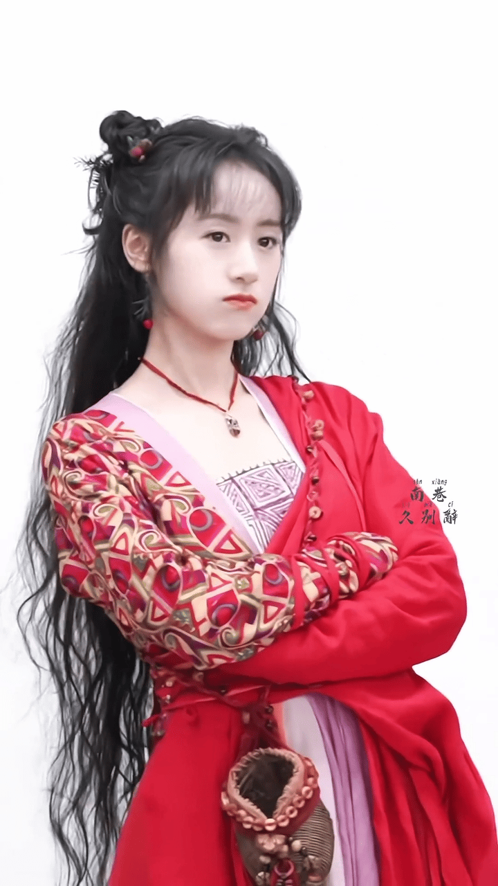看了一集实在是没看下去在看原版这些定妆花絮怎么能不惋惜虽然我也知道补拍的演员