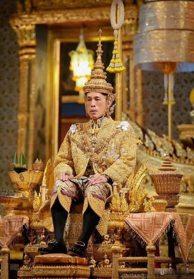 泰国国王，为数不多拥有实权的国王，也是亚洲唯一没有被殖民过的国家...二战期间，