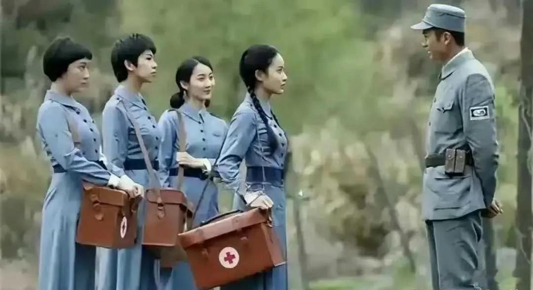 左边是真实照片，右边是影视作品！这样的作品如何过审的？