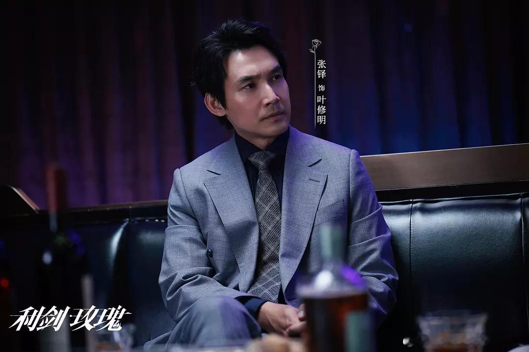 利剑玫瑰本来以为表哥有可能是坏蛋，没想到是个笨蛋……弹幕吐槽太精准了邓妍你表哥