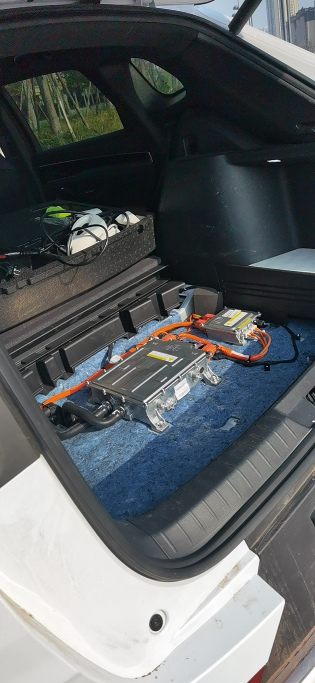 宋plusDM-i后备箱进水昨天不小心打翻了一个2升的矿泉水，回家的时候才