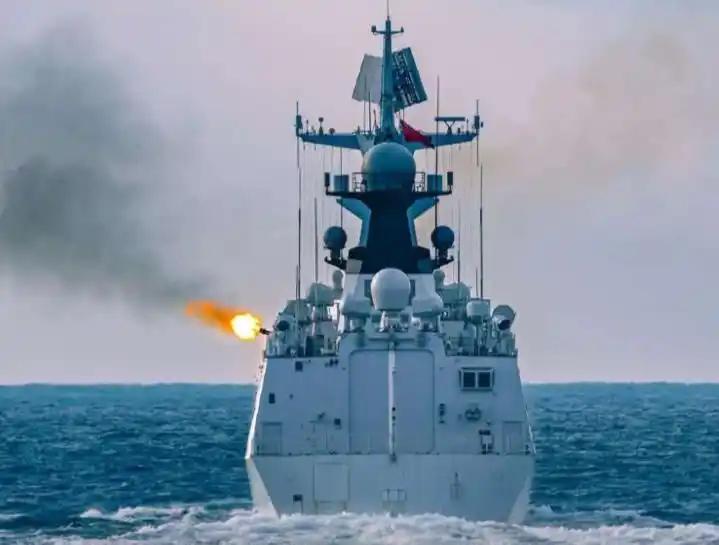 052D驱逐舰性价比那叫一个高。单舰建造成本约40亿人民币，公开报道其造价在35