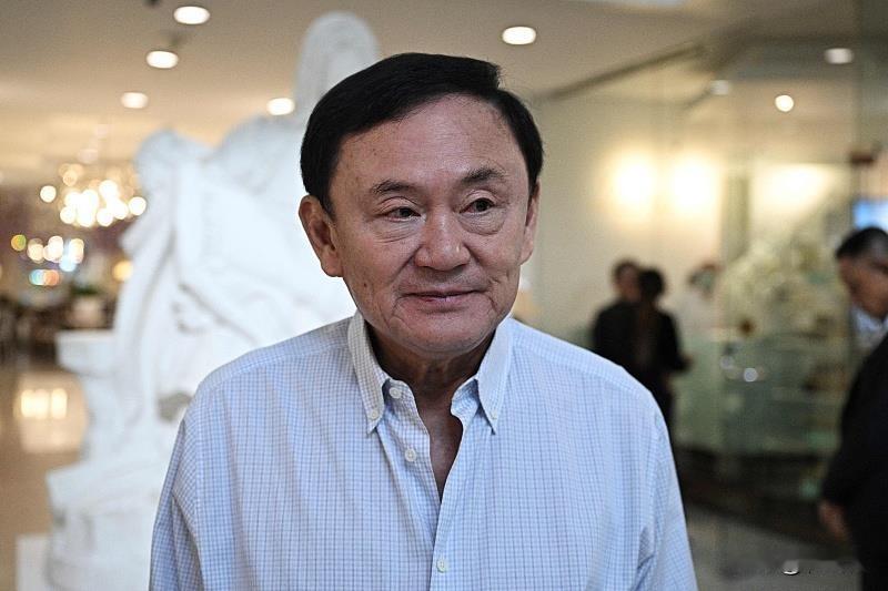 重磅:泰国王后苏提达生日，他信即将被特赦， 取消剩余假释管控：不用定期报到、无
