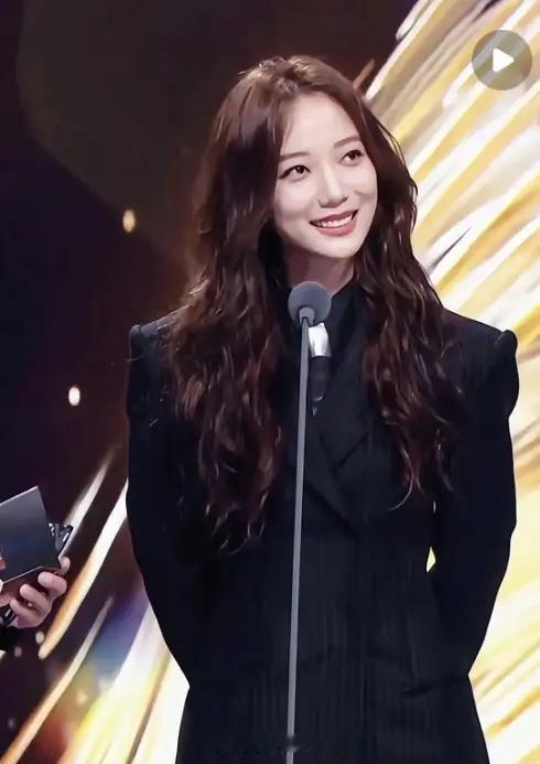 王珞丹淡颜的含金量还在上升王珞丹的淡颜真的越品越有味道，从米莱到俞笑，近20年的