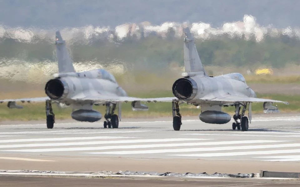 法国就向乌克兰提供幻影战机一事向希腊施压2026年4月9日,希腊《每日新闻报》(