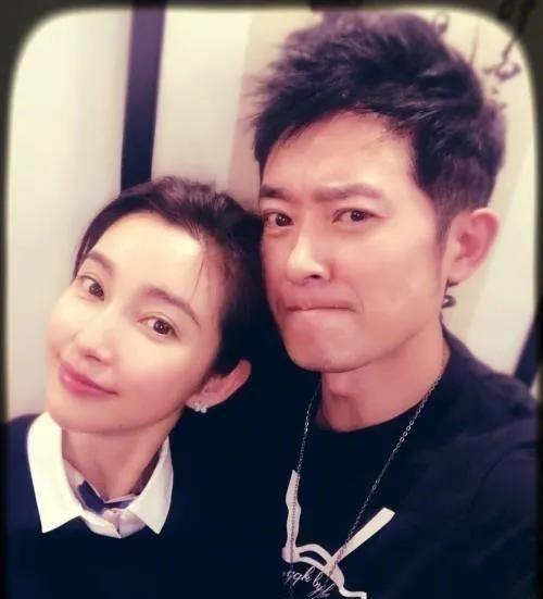 1995年，李冰冰拍了条广告，赚了26万。老板让她去广州拿钱，李冰冰心想，26万