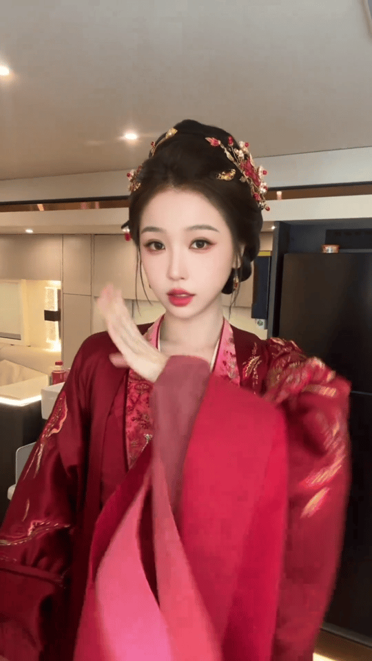 主人招招手我就过来了🥵