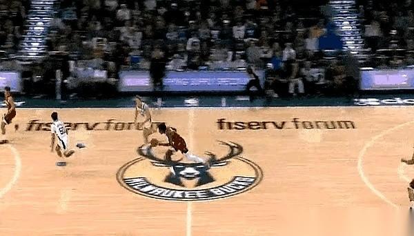 范乔丹一走，火箭的魂儿就散了一半。这真不是危言耸听。现在想把这口气续上，指望