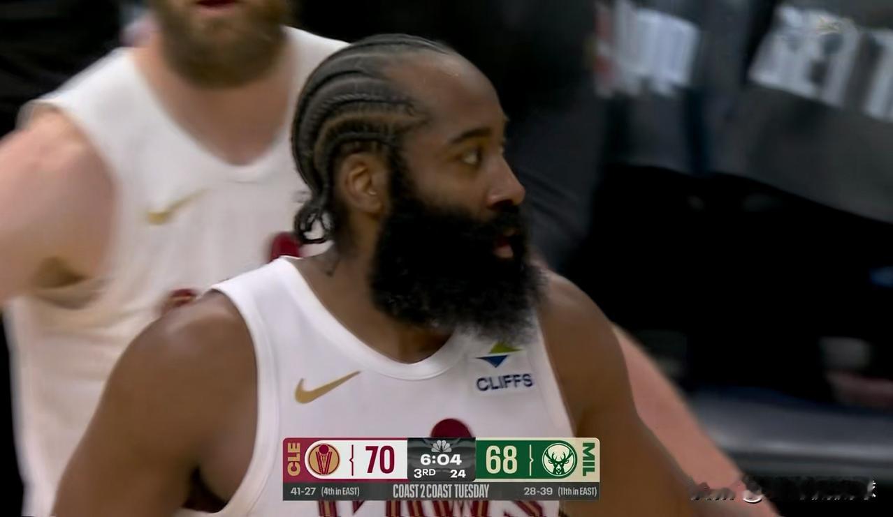 骑士巨星哈登真是太不喜欢刷分了！在今天骑士客场以123：116战胜雄鹿的比赛中，