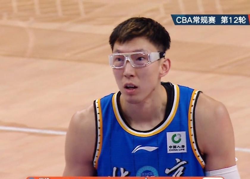 北京男篮惨败山东，四大球星集体迷失，教练临场指挥引争议