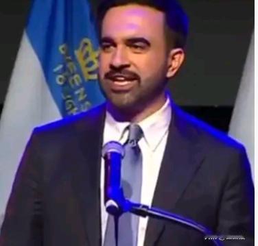 纽约乱了，新市长马姆达尼刚赢下选举，警察队伍立刻炸锅——有人当天递辞职信，有人收