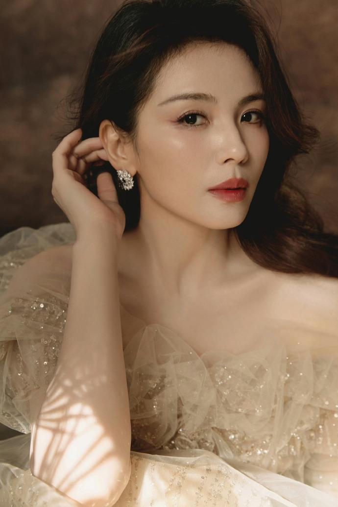 身材配不上脸的明星，你第一个想到谁？我提名刘涛，第一个想到的就是她