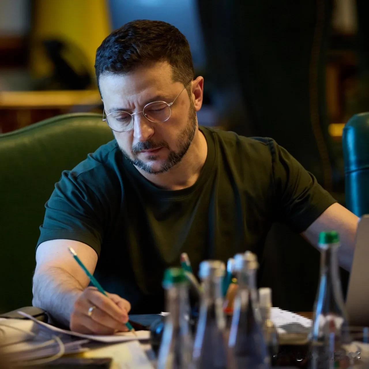 俄乌冲突走上了正轨！泽连斯基正式宣布一条重要决定！1月22日，西班牙《阿贝赛