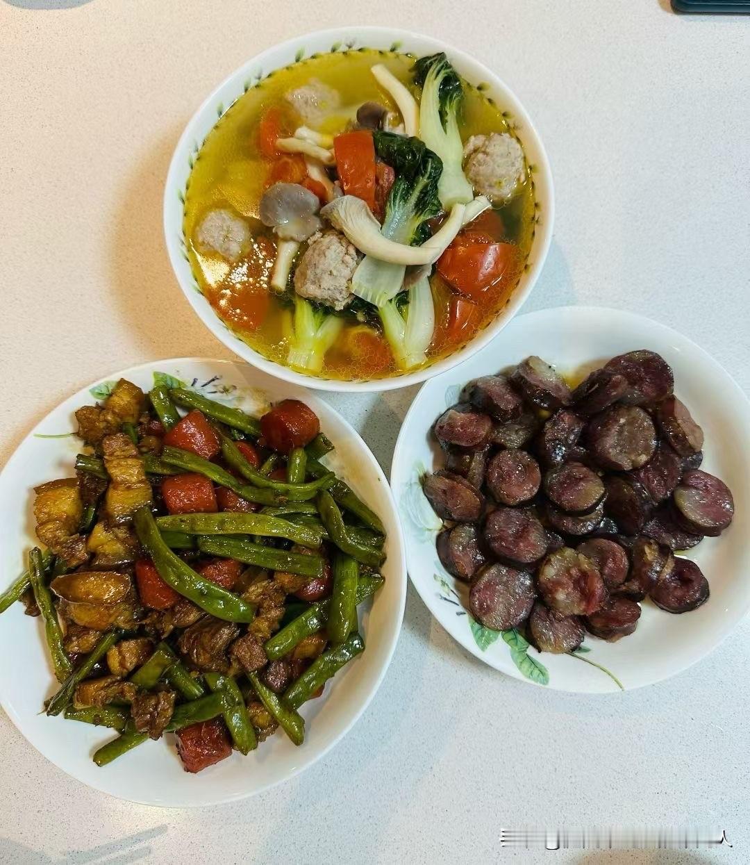 今天的心情非常的糟糕，有想死的冲动，活着太累了，这几年的日子，就像被一场没完没了