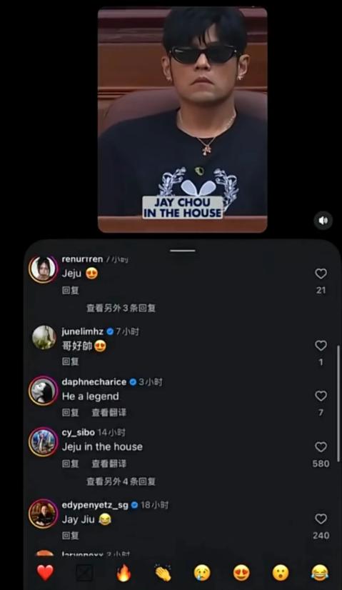 周杰伦这个人，有点意思。上海劳力士大师赛现场，他带着昆凌坐在观众席上看球。那