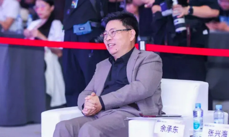 长城拍了好几次大腿，几次和华为深度合作就是没有想到去造一辆车！长城汽车以前就搭