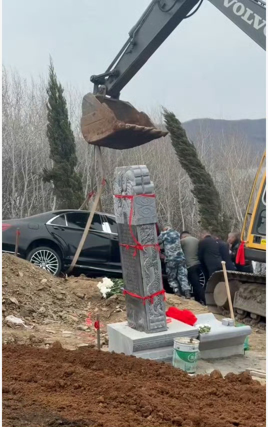 4月10日，针对“辽宁辽阳市有人为逝者用真奔驰轿车陪葬”的网络信息，经当地多部门