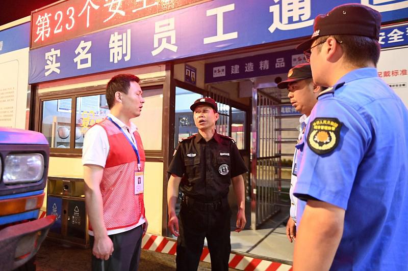 保安12小时两班倒严查！打工人必懂的用工权益多地已针对保安行业开启用工专项严