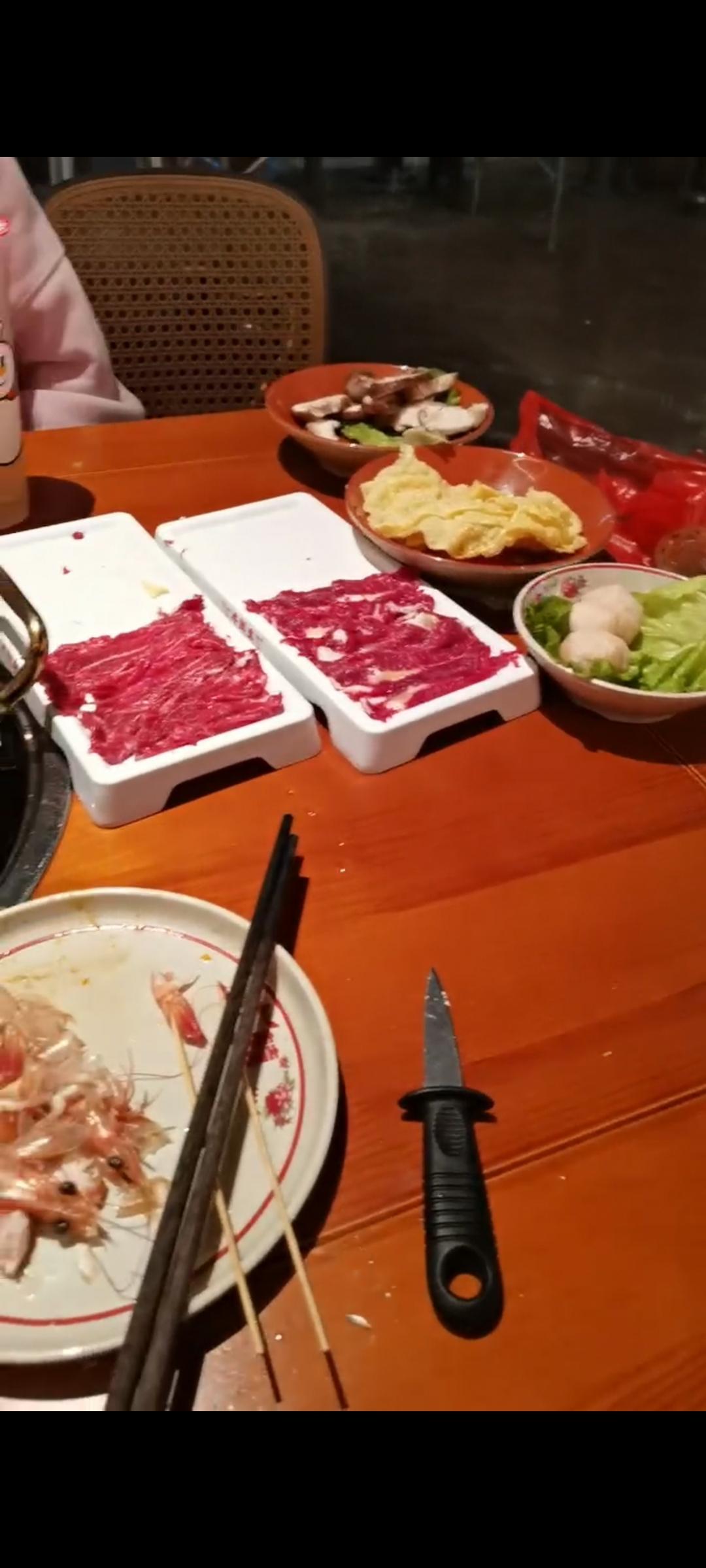 怎么也没想到，今天出去吃了一顿牛肉火锅，这价格有点让我不敢相信！最近天冷