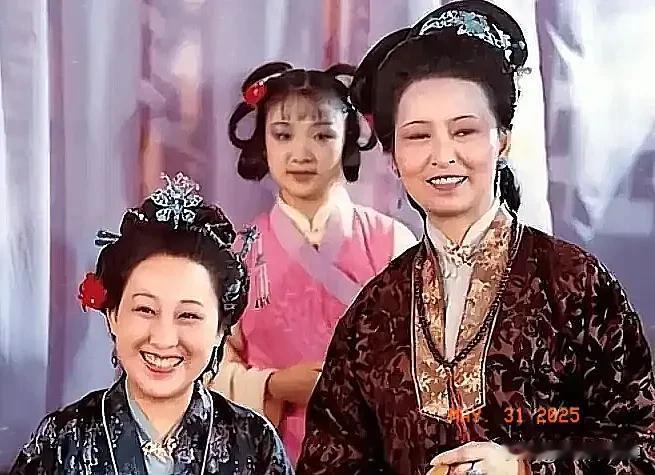 王夫人究竟是贾府的贤内助？还是杀人不眨眼的女魔头呢？别看她每天吃斋念佛老好人一