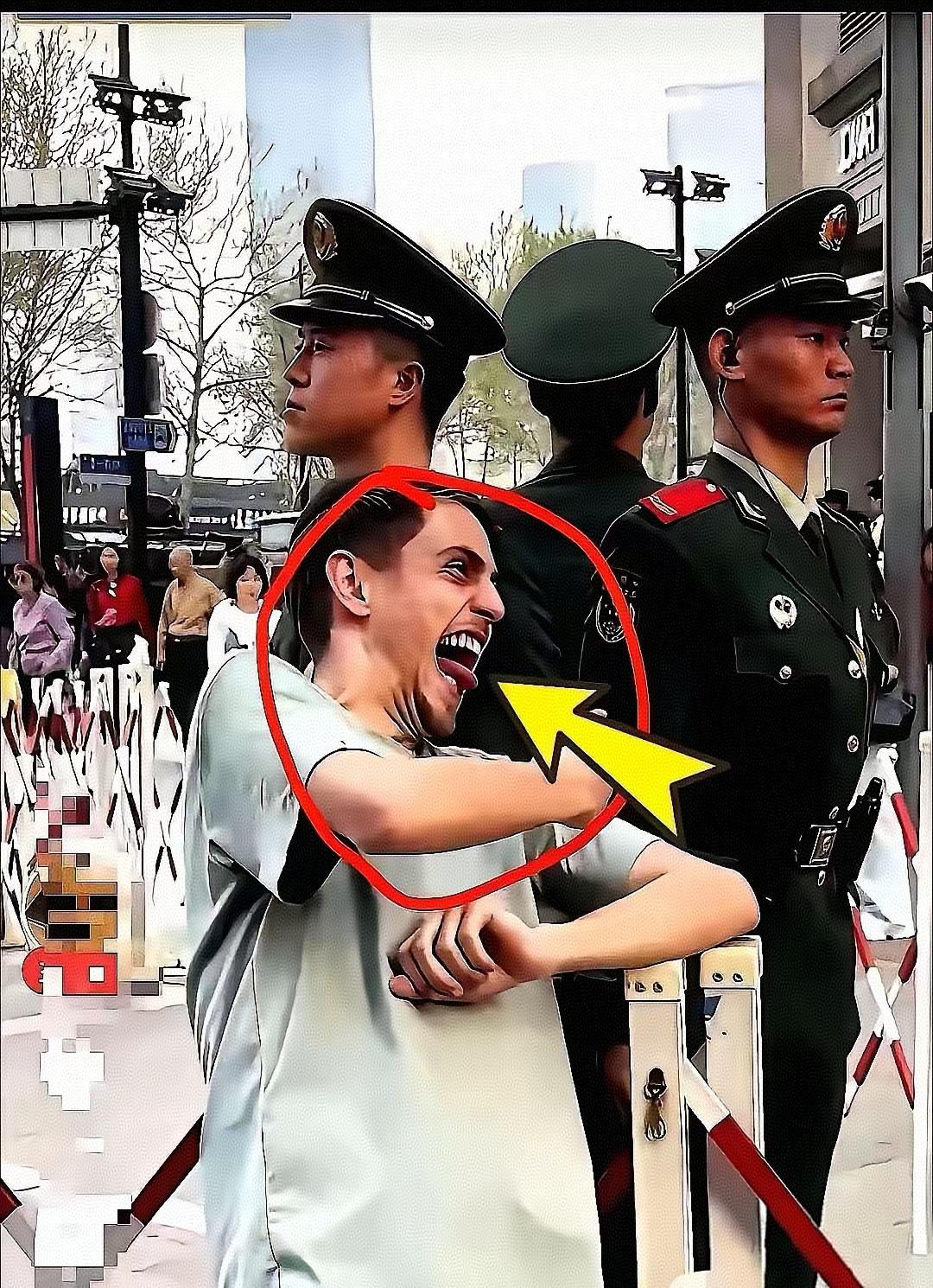 上海街头惊现一外籍游客“恶意碰瓷”值岗战士。近日，一名外籍男子在上海人来人往的