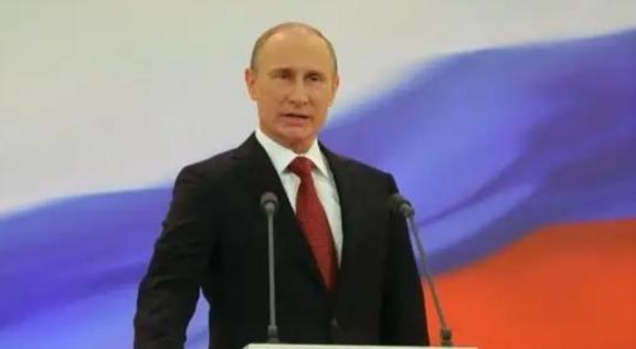 美国记者问普京，如果中国大陆要解放台湾，俄罗斯会不会插一脚，而普京干脆利落的话，