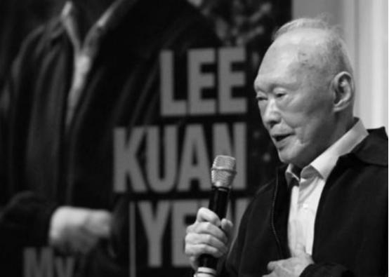 “李光耀谈到治理贪腐，李光耀说：这个很容易，你一个官员拥有工资之外的巨额财富，这