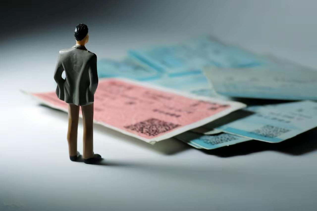 既然如此，为什么不一开始就把第三方抢票平台禁了？要等到今天才掀桌子呢？原因很简单