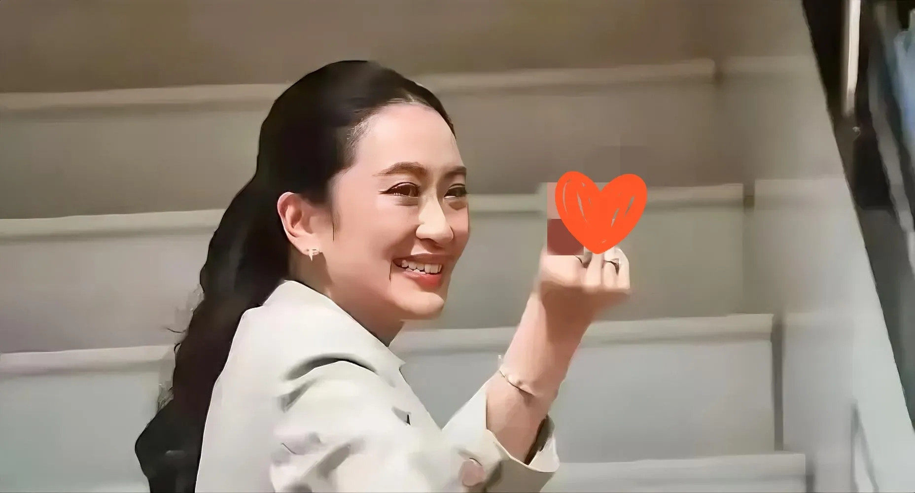 洪森的颜面如今彻底扫地。柬埔寨特种兵成功突破电诈园区的防线，铁门被踹开时，洪森的