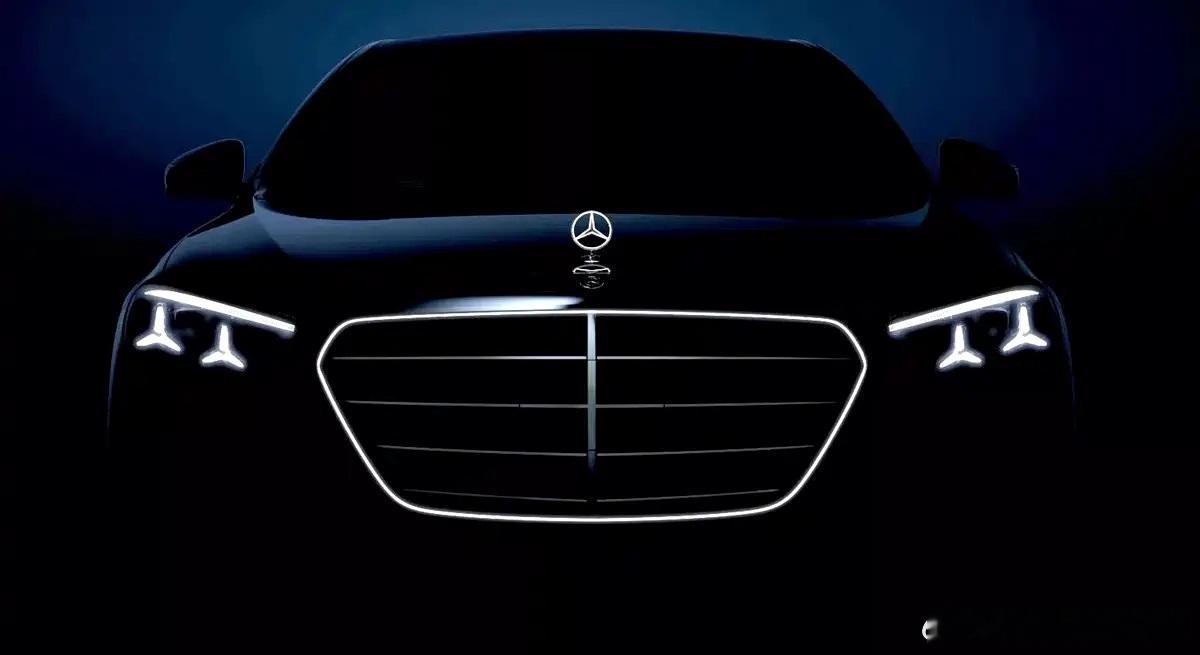 新款奔驰S级预告图1月21日，奔驰发布了一张新款奔驰S级车型预告图。奔驰CEO