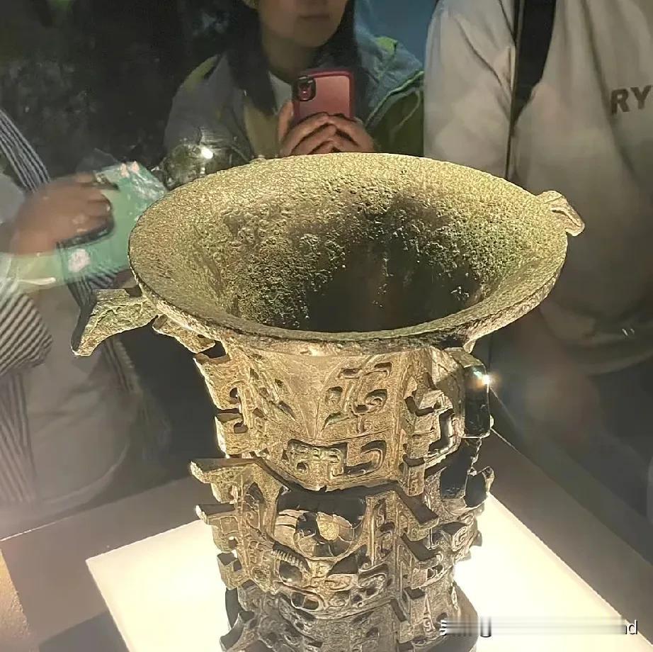 何尊铭文的自圆其说。唯王五年铸尊，成王宅于成周。唯王七年复营洛邑。于是有人