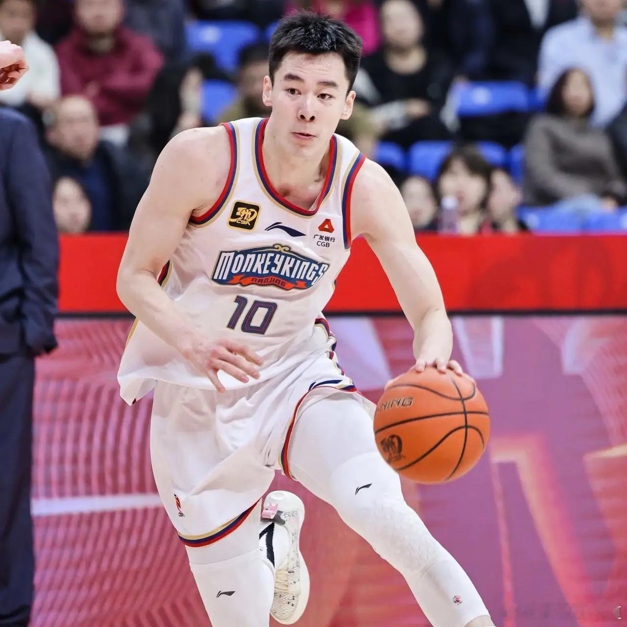 郭昊文：不会真有人以为我说不接活塞队的合同是开玩笑的吧！反正我是信了。CBA常规